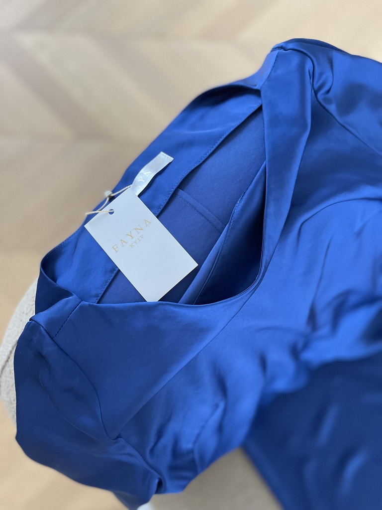 French seams to provide a refined and durable finish
