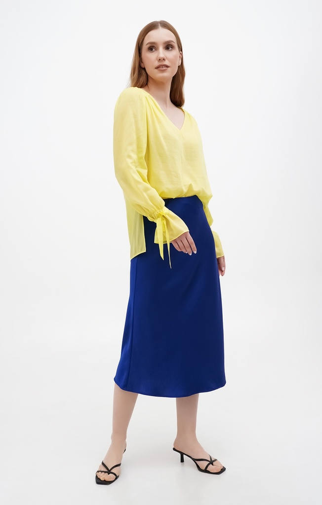 Elegant Blouse with ruffle sleeves